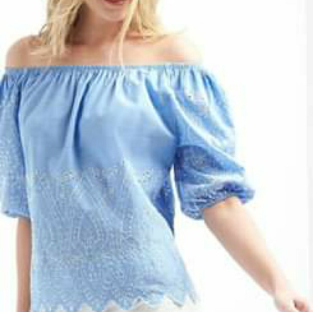 GAP Women's Off Shoulder Embroidered Paisley Top